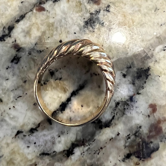 Jewelry Gold Ring With Beautiful Twist Design Stamped Korea Inside